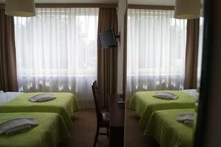 Отель Hotel PZMot Люблин Стандартный двухместный номер с 2 отдельными кроватями-1